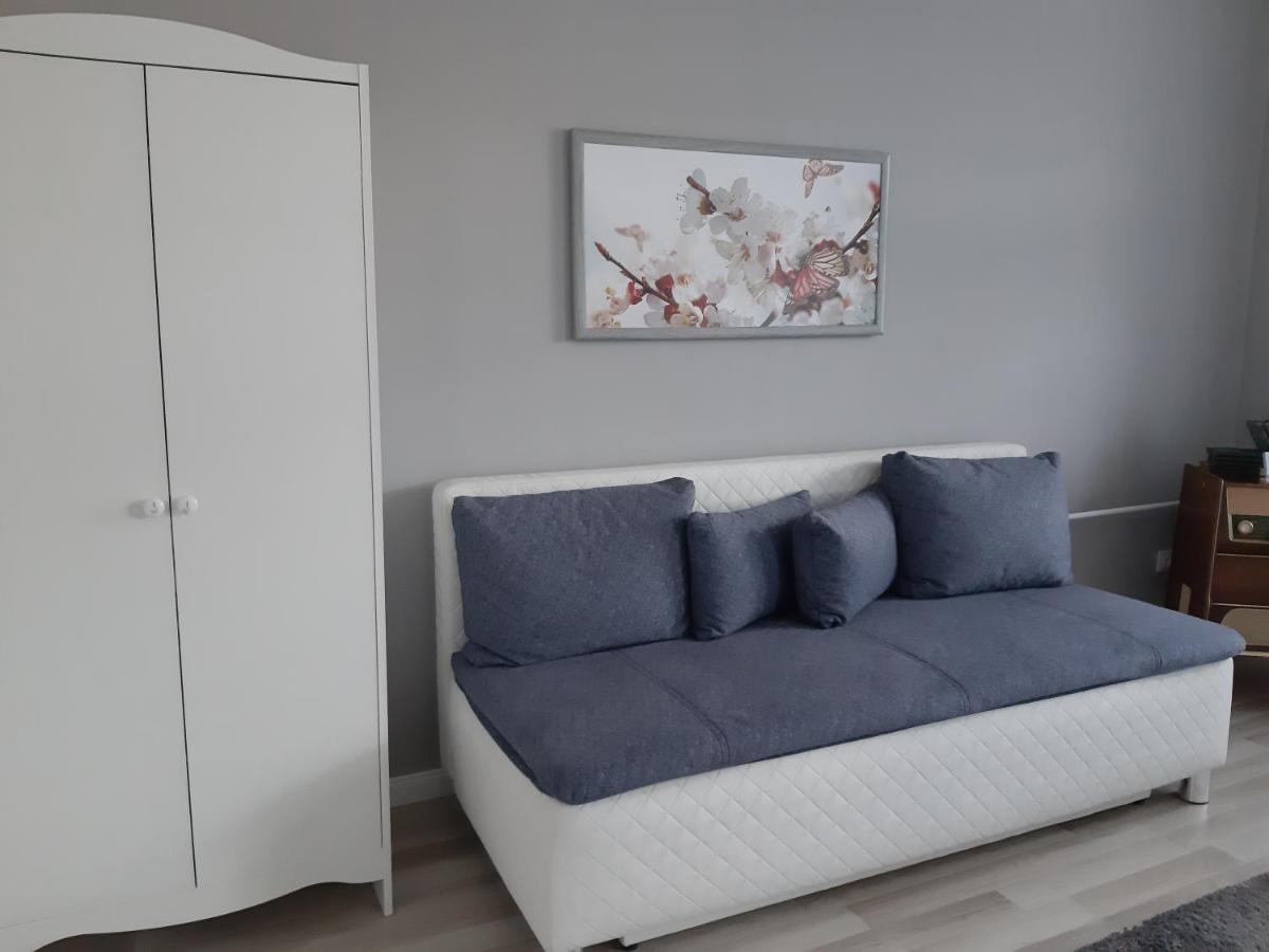 Jade Vendeghaz Apartment Papa Bagian luar foto
