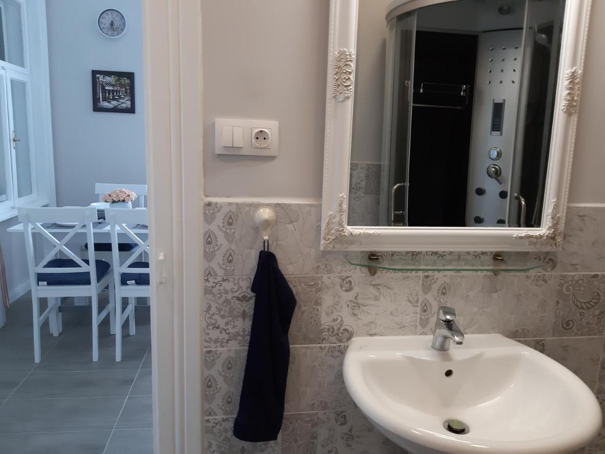 Jade Vendeghaz Apartment Papa Bagian luar foto