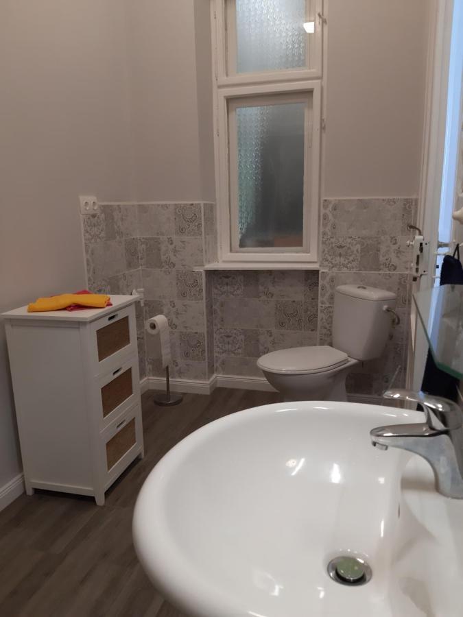 Jade Vendeghaz Apartment Papa Bagian luar foto