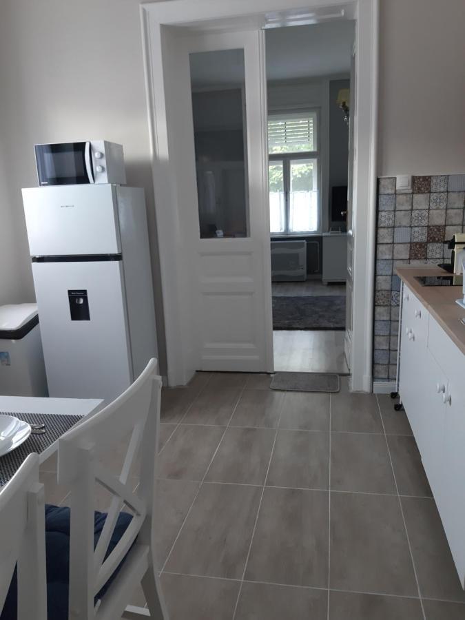 Jade Vendeghaz Apartment Papa Bagian luar foto